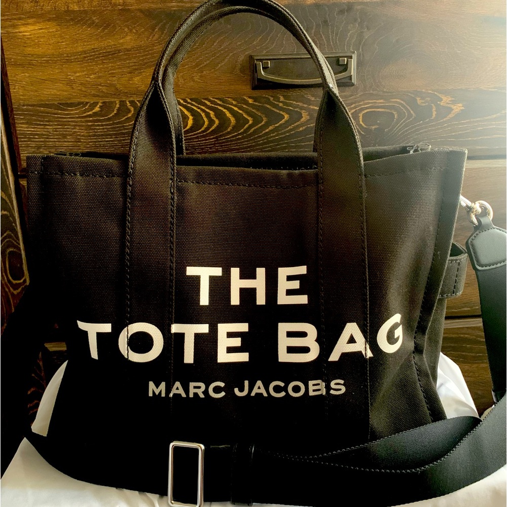 Marc Jacob’s Medium Tote Bag in Black
